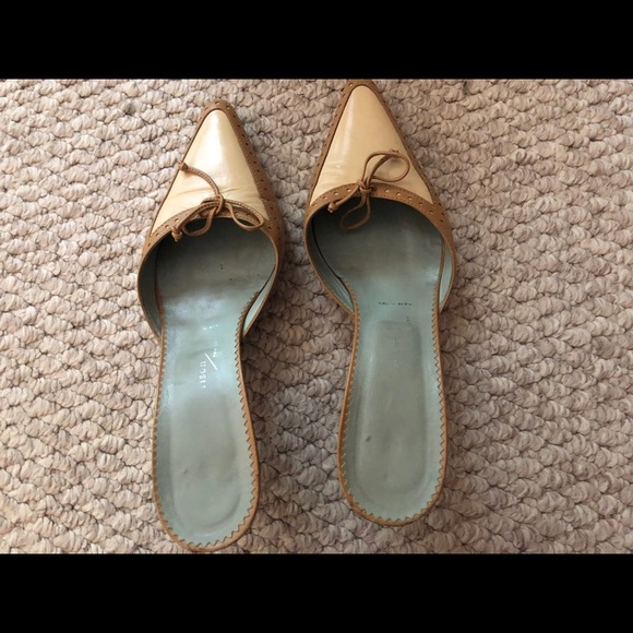 Sigerson Morrison kitten heels size 71/2, classy - Picture 2 of 4